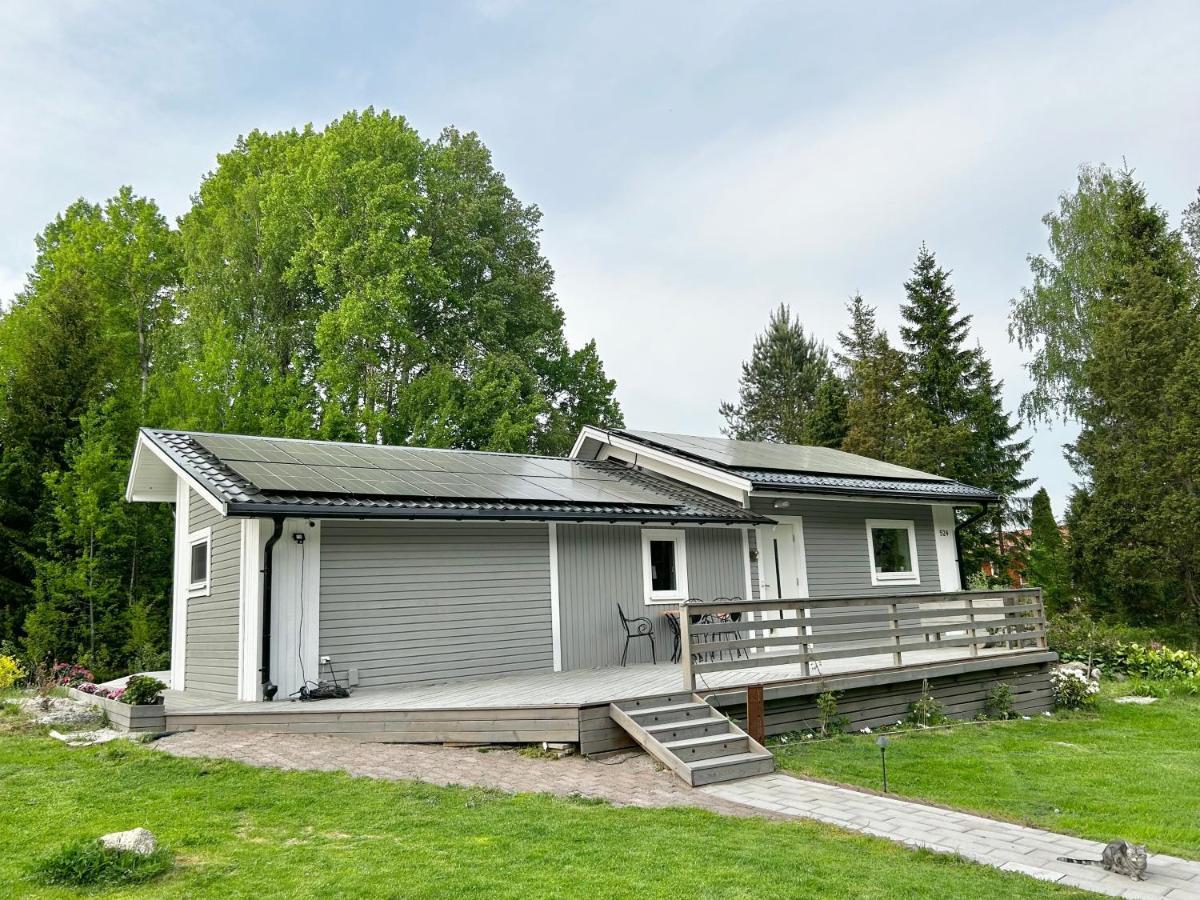 Lilla Huset Bed & Breakfast - Countryside Guesthouse, Free Parking Örebro Esterno foto