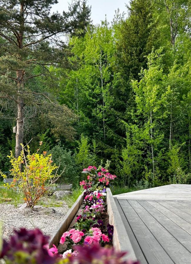 Lilla Huset Bed & Breakfast - Countryside Guesthouse, Free Parking Örebro Esterno foto