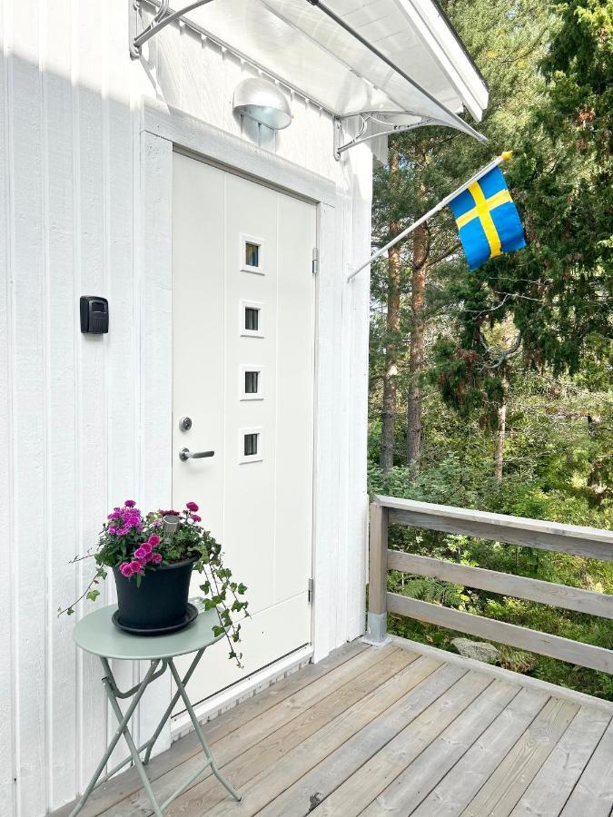 Lilla Huset Bed & Breakfast - Countryside Guesthouse, Free Parking Örebro Esterno foto