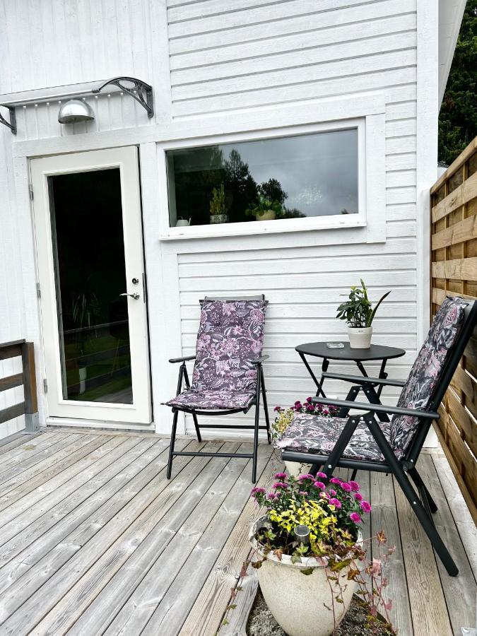 Lilla Huset Bed & Breakfast - Countryside Guesthouse, Free Parking Örebro Esterno foto