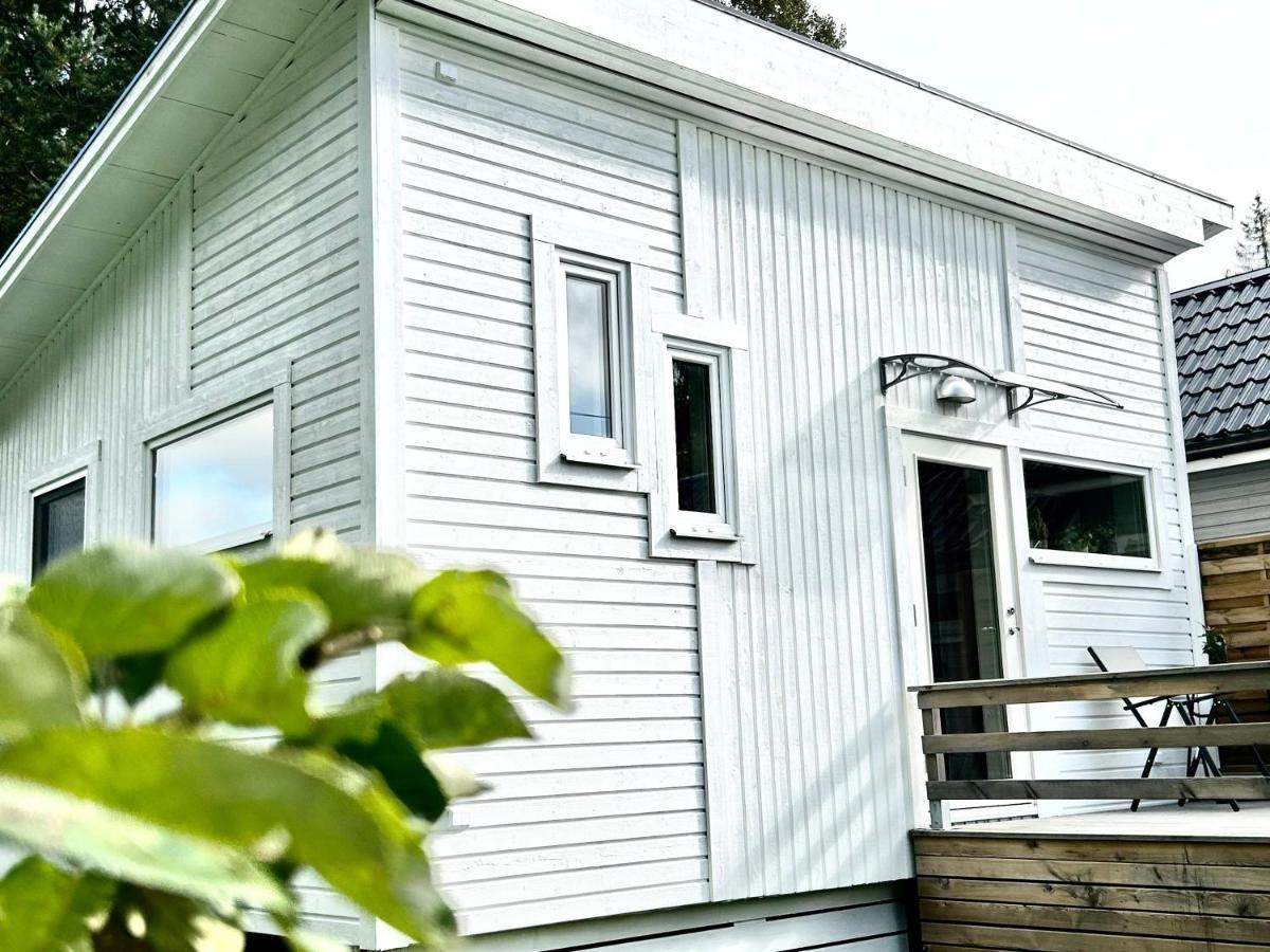 Lilla Huset Bed & Breakfast - Countryside Guesthouse, Free Parking Örebro Esterno foto