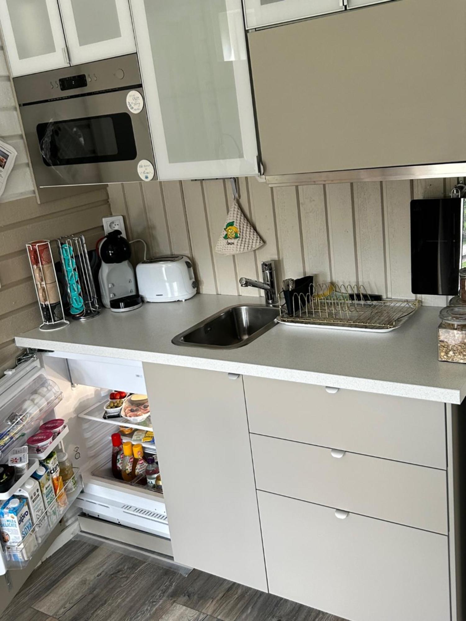Lilla Huset Bed & Breakfast - Countryside Guesthouse, Free Parking Örebro Esterno foto