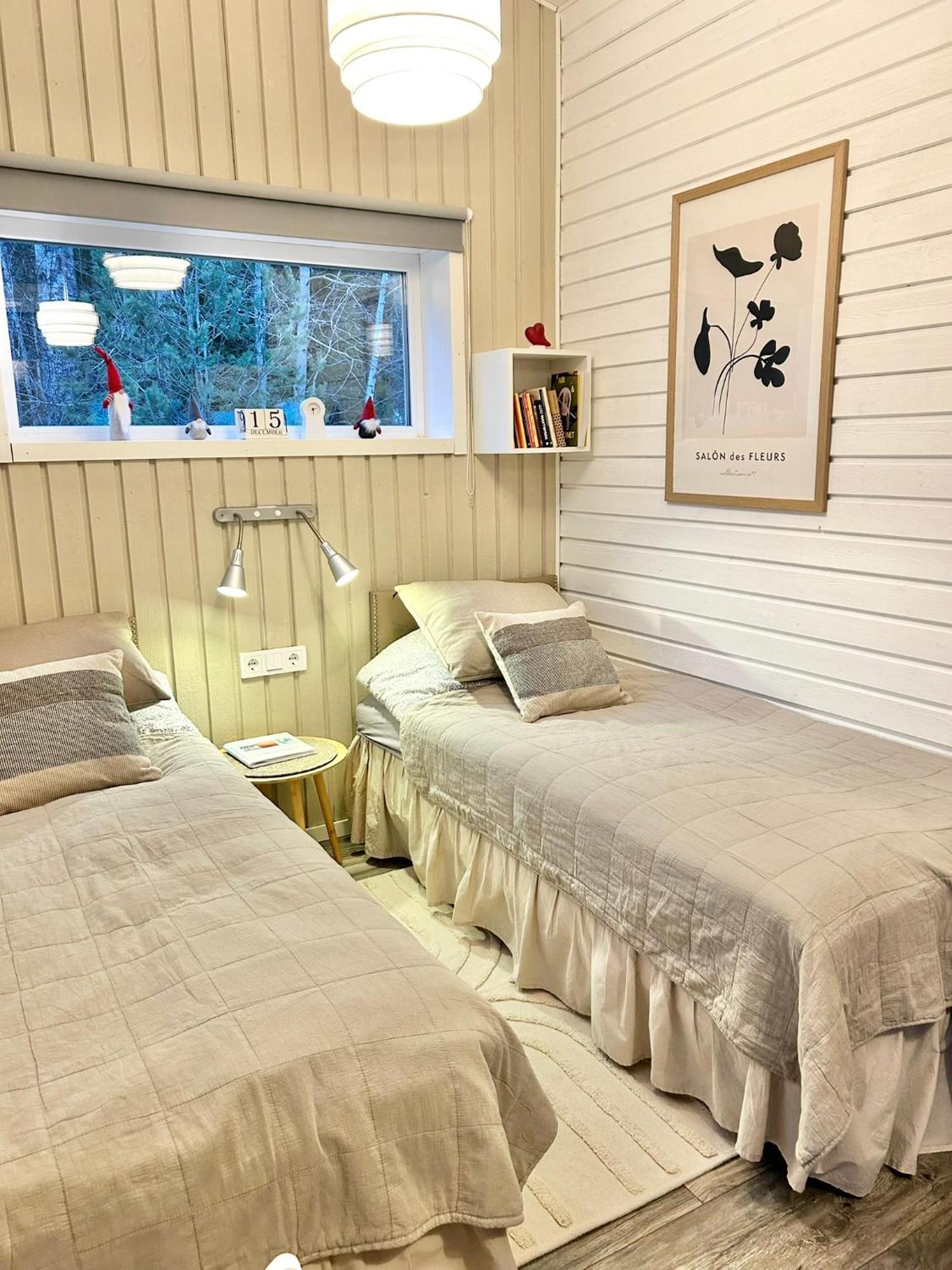 Lilla Huset Bed & Breakfast - Countryside Guesthouse, Free Parking Örebro Esterno foto