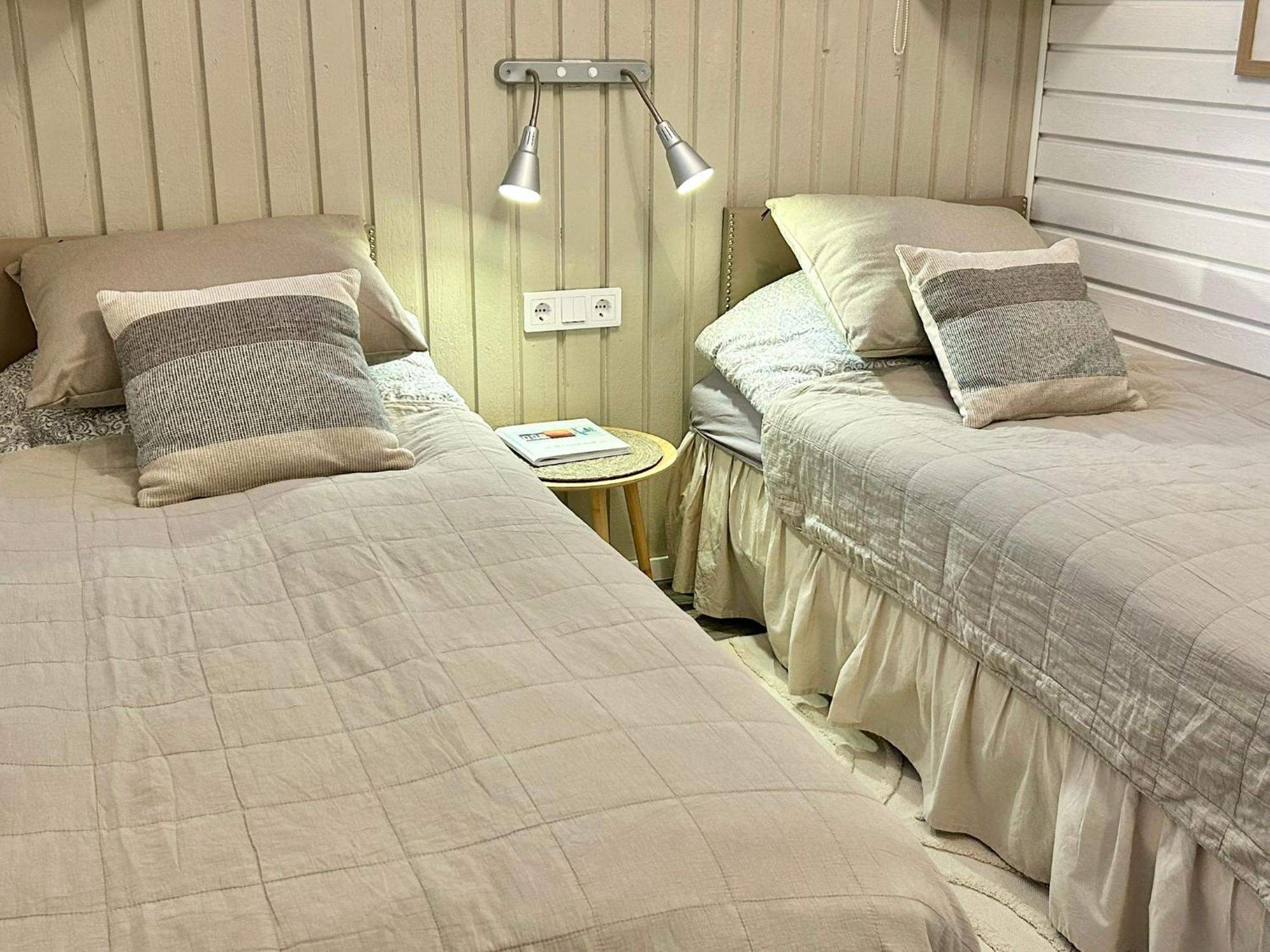 Lilla Huset Bed & Breakfast - Countryside Guesthouse, Free Parking Örebro Esterno foto