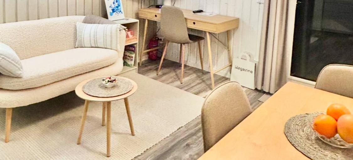Lilla Huset Bed & Breakfast - Countryside Guesthouse, Free Parking Örebro Esterno foto