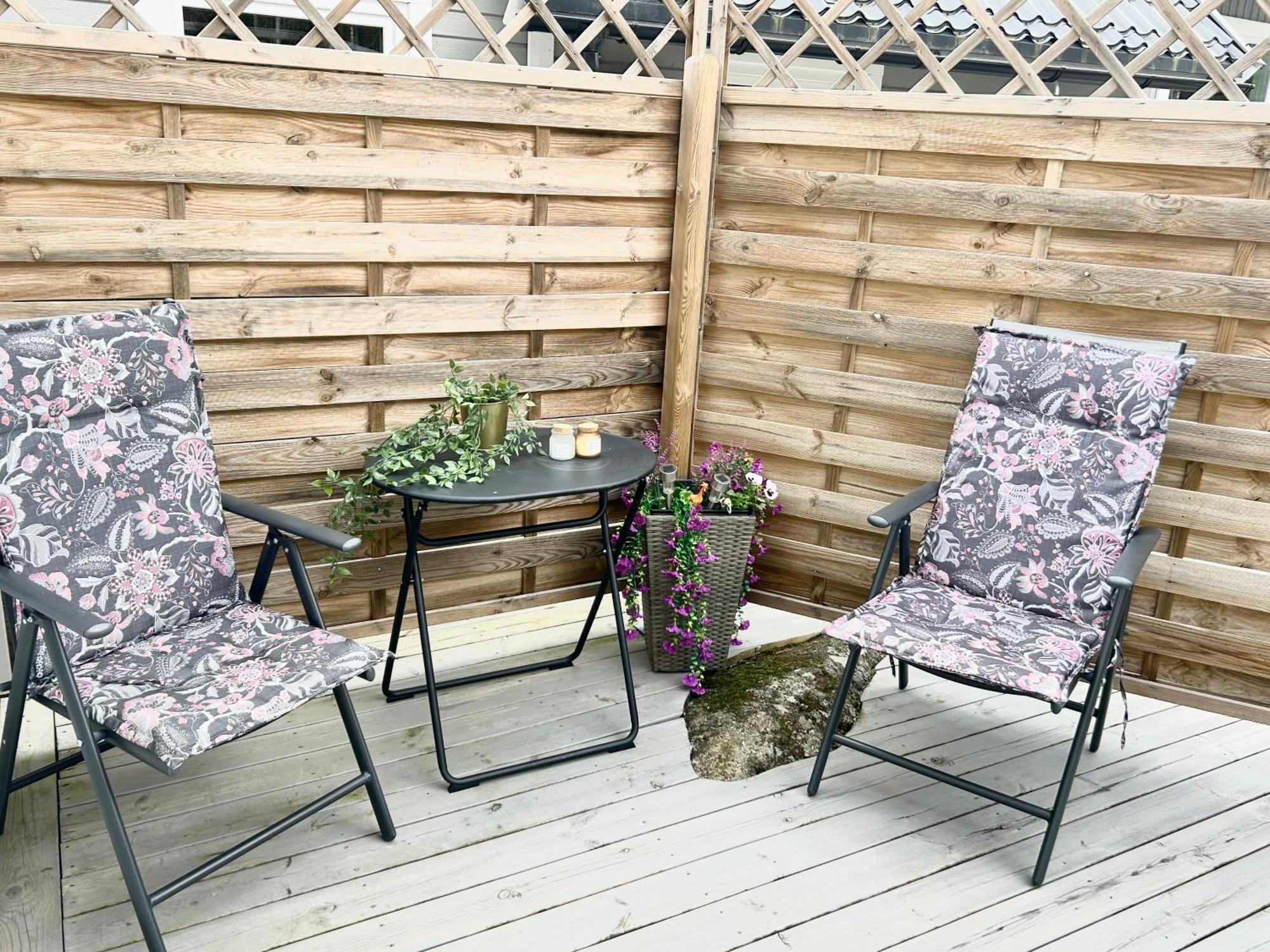 Lilla Huset Bed & Breakfast - Countryside Guesthouse, Free Parking Örebro Esterno foto