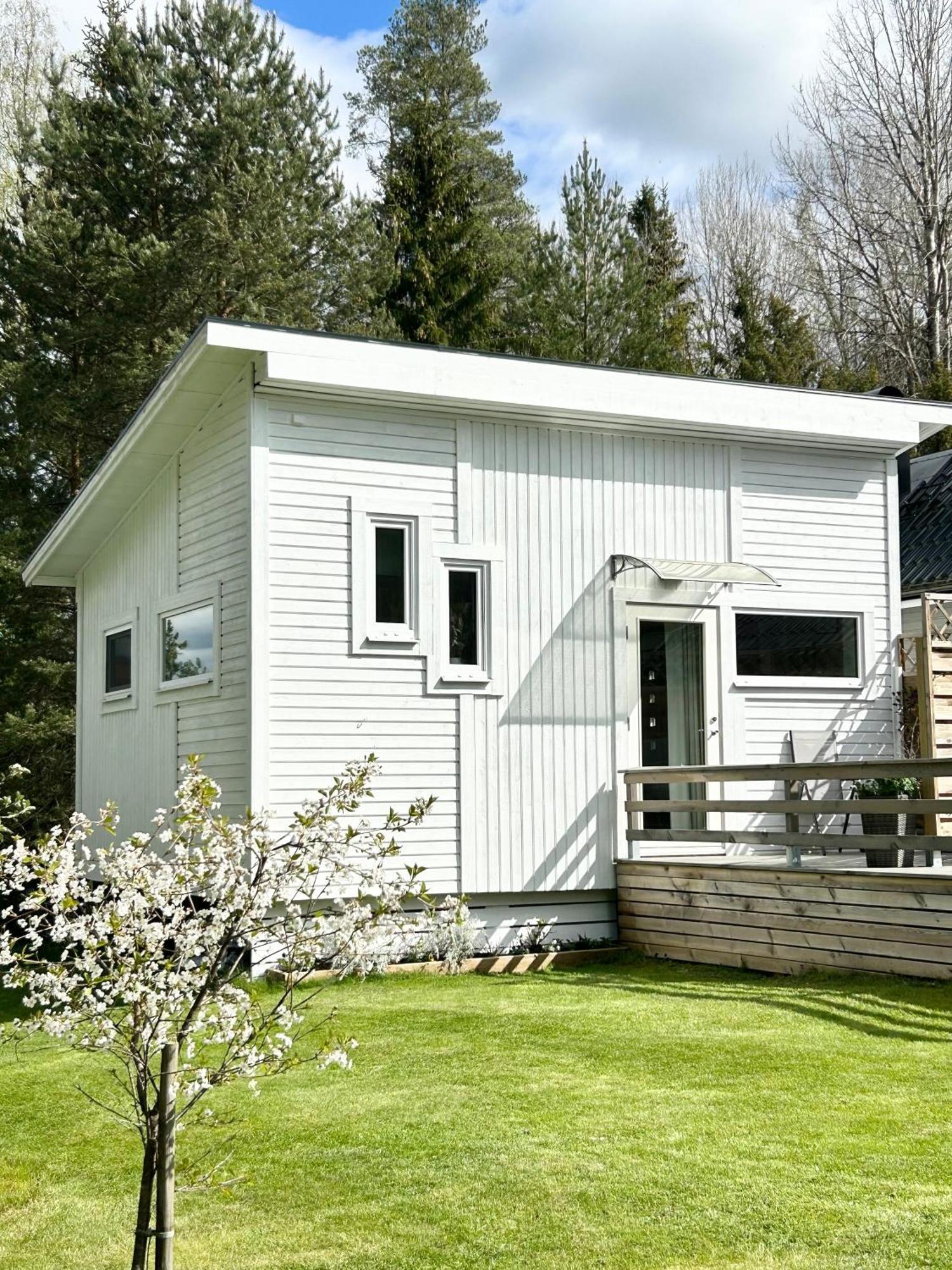 Lilla Huset Bed & Breakfast - Countryside Guesthouse, Free Parking Örebro Esterno foto